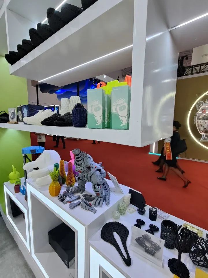 江苏魅力绽放消博会 15家参展企业各放大招，数字创意引领消费新潮流